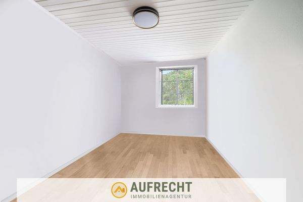 Schlafzimmer OG links