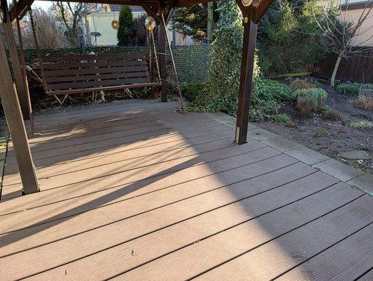 Überdachte Terrasse im Garten