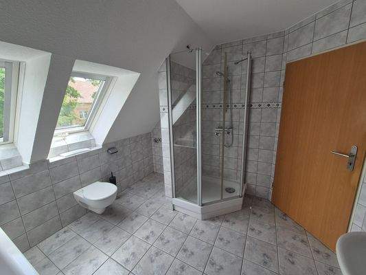 DG: Bad mit Wanne und Dusche