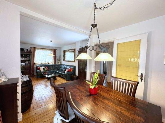 Großzügiger Wohn- und Essbereich