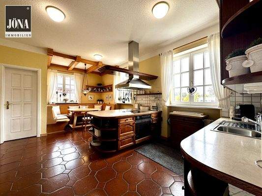 Küche mit Blick Speisekammer