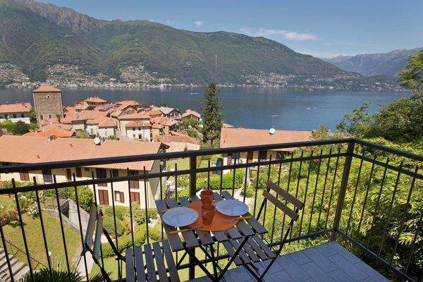 App. Fantasia mit 2 Balkonen und Traumseesicht.