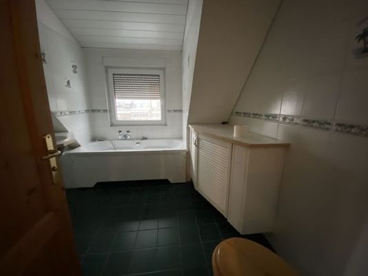 Bad mit Wanne und Dusche