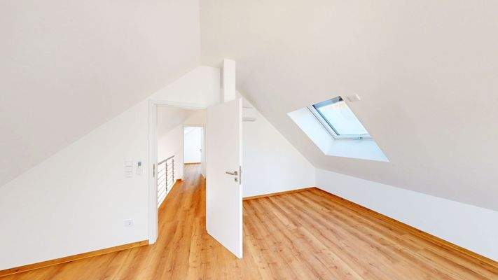 Schlafzimmer mit Blick in den Flur