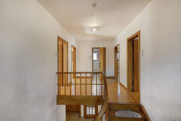 Treppenaufgang zum DG mit Gallerie