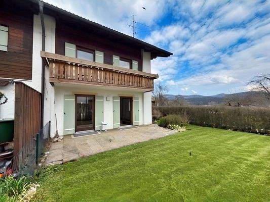 Gartenansicht mit Terrasse