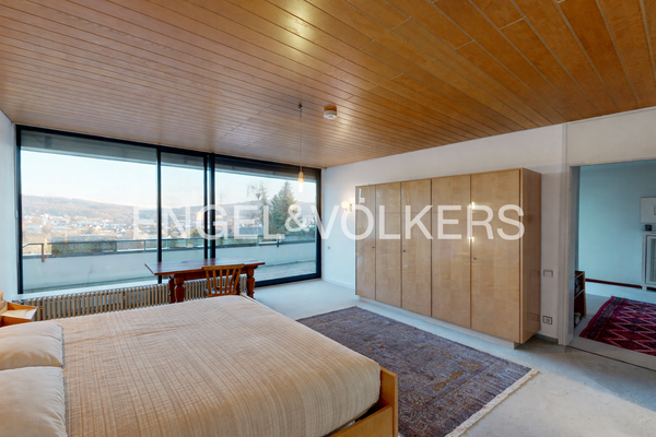 Schlafzimmer mit Balkon und Panorama-Blick