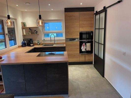 Küche mit Speisekammer