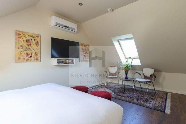 mit Badezimmer und kleiner Küche