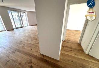 Wohnküche und Gang zu den Zimmern