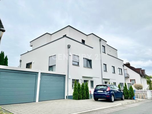 Fahrzeugunterkunft mit Wallbox - Garage links