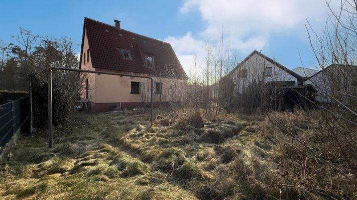Altbestand (entkernt ohne Heizungsanlage/Fenster) auf wunderschönen Grundstück
