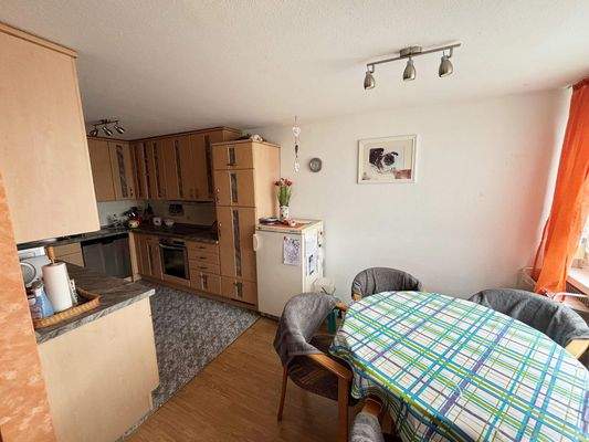 Die Küche mit Essbereich