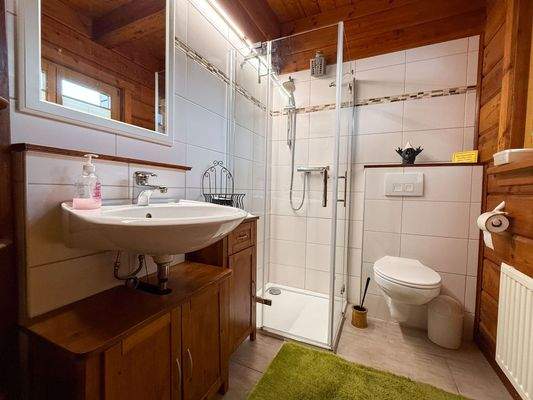 Gäste-WC mit Dusche