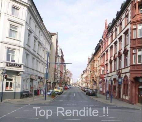 Hausansicht mit Straße