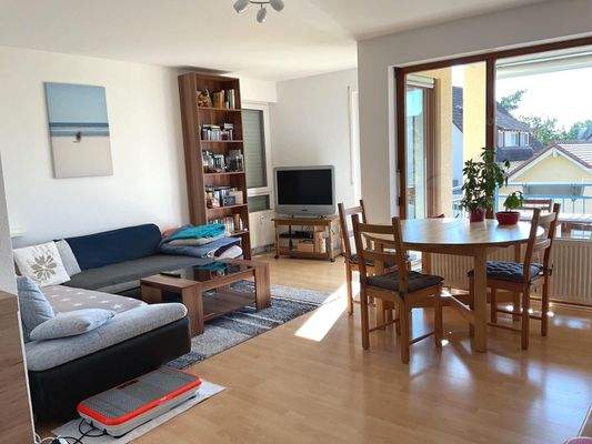 Wohn-/Esszimmer - hell und freundlich