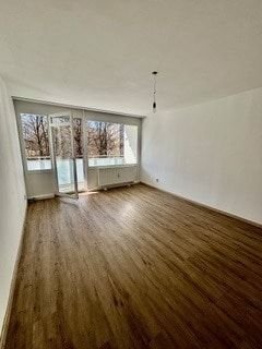 Wohnbereich mit Zugang Balkon