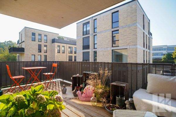 ...zu dem gemütlichen Balkon mit sehr viel Platz