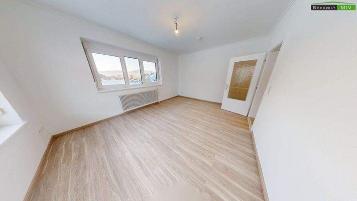 Wohn- oder Schlafzimmer EG