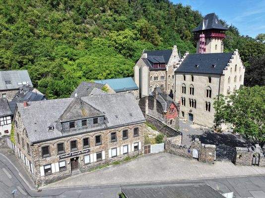 Südansicht mit Gasthaus Vogelperspektive