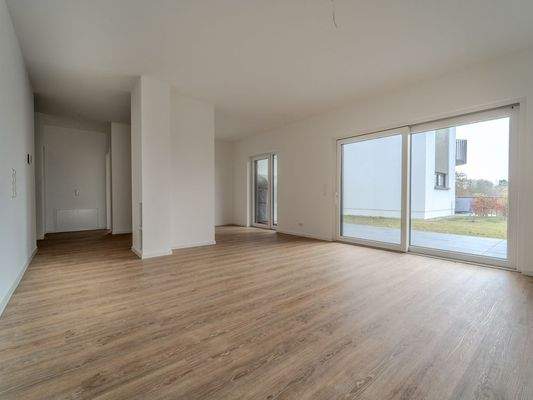 Blick ins Wohnzimmer mit Küche