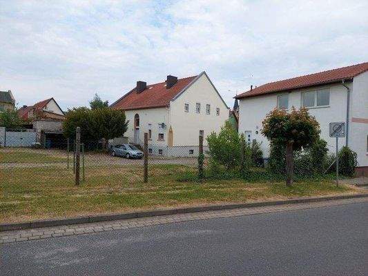 Hinteransicht EFH/ZFH + MFH von der Straße