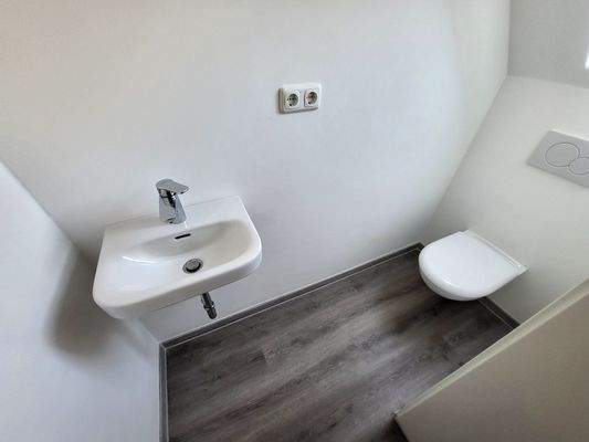 3154 Q - Dachgeschoss WC