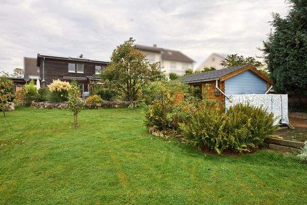 Garten mit Gartenhaus