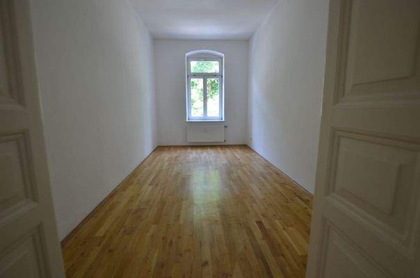 Leerer Raum mit Fenster