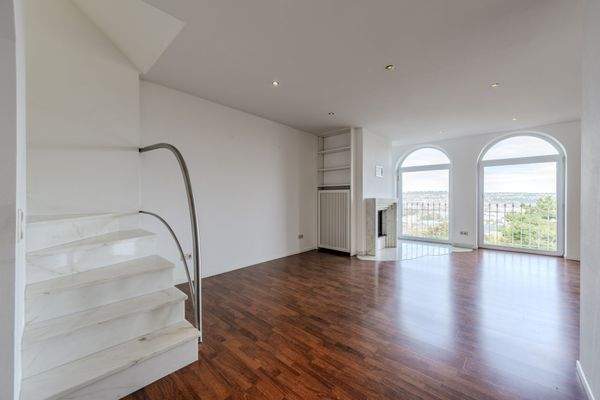 1. DG / Aufgang zum 2. DG und Essbereich