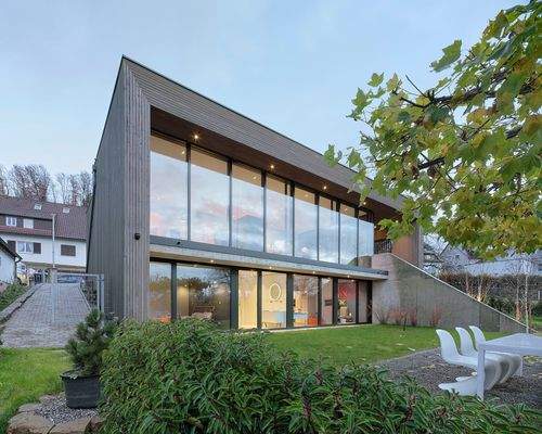 Blick vom Garten zum Haus