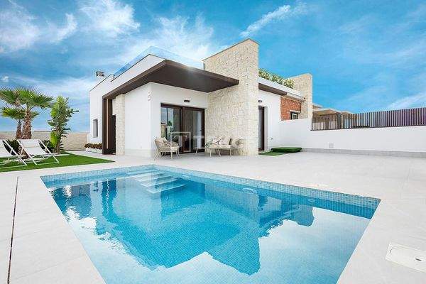 Semi-Detached Villas with Private Pools Near Golf Course in Orihuela