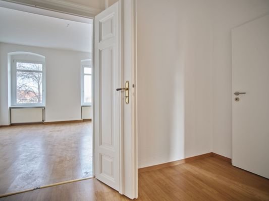 Flur mit Blick ins Wohnzimmer