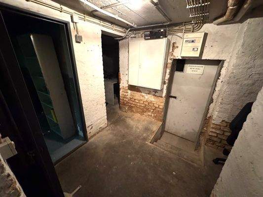 NL44 Flur Keller.jpg