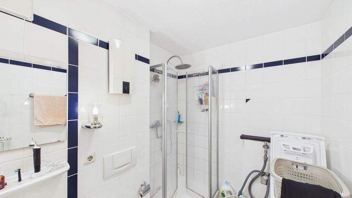 1. OG | Badezimmer inkl. Waschmaschinenanschluss