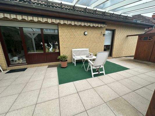 große überdachte Terrasse