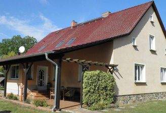 Hauseingangs- u. Terrassenansicht