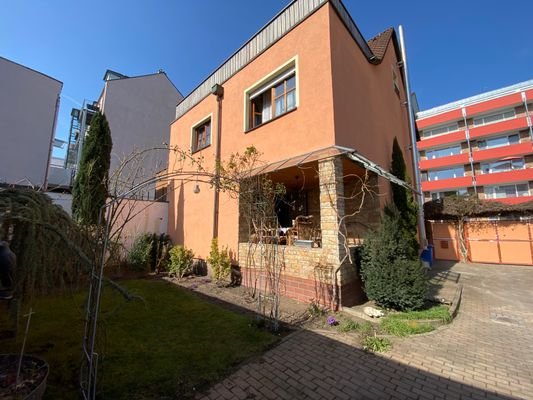 Gartenseite mit Dachterrasse