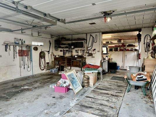 Garage mit Starkstromanschluss