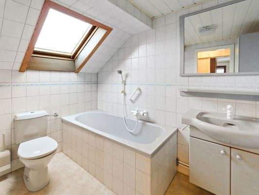 Bad im Dachgeschoss
