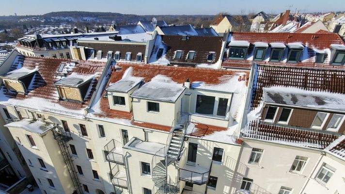Rückansicht mit Dachterrasse 