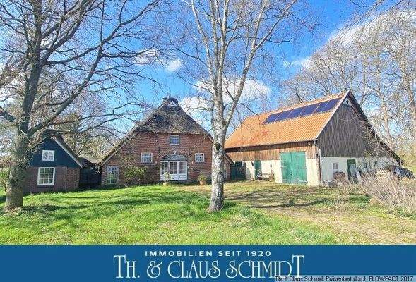 Bauernhaus mit Gästehaus und Scheune