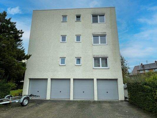 Ansicht mit Garage