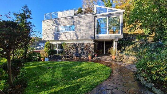 Seitenansicht vom Garten