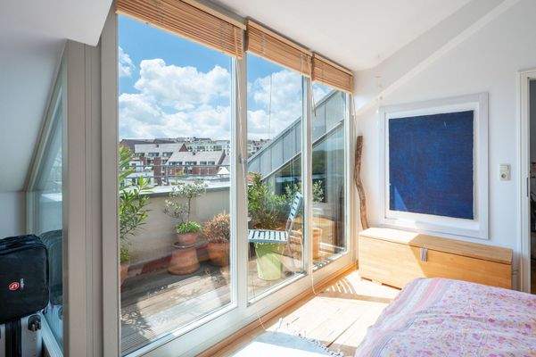 Schlafzimmer 1 mit Balkon