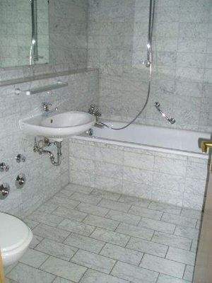 Bad mit Wanne ohne Fenster hk