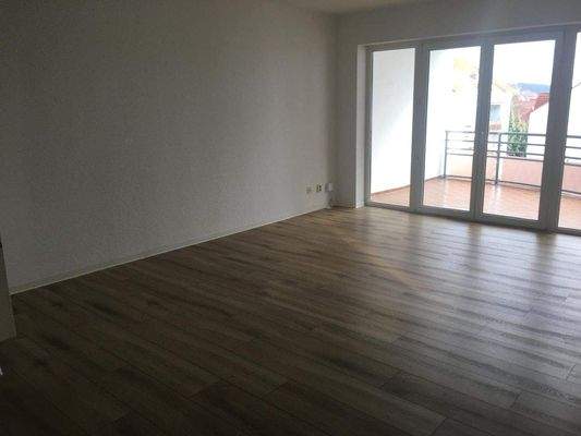 Wohnzimmer mit Balkon