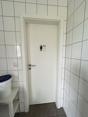 Zugang Damen-WC