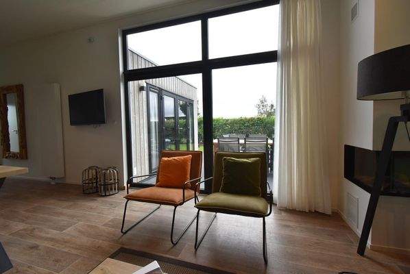 ferienhaus-kaufen-herkingen-wohnzimmer-esszimmer-2025.webp005