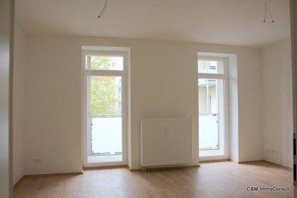 Großer Wohnbreich mit Balkon